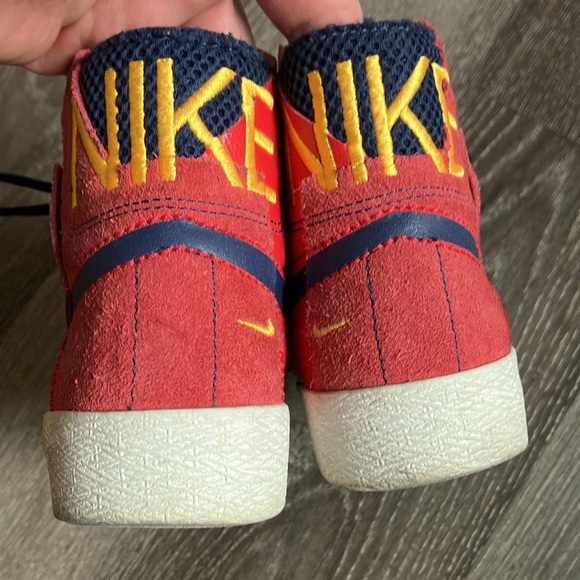 Nike - Picture 8 of 16